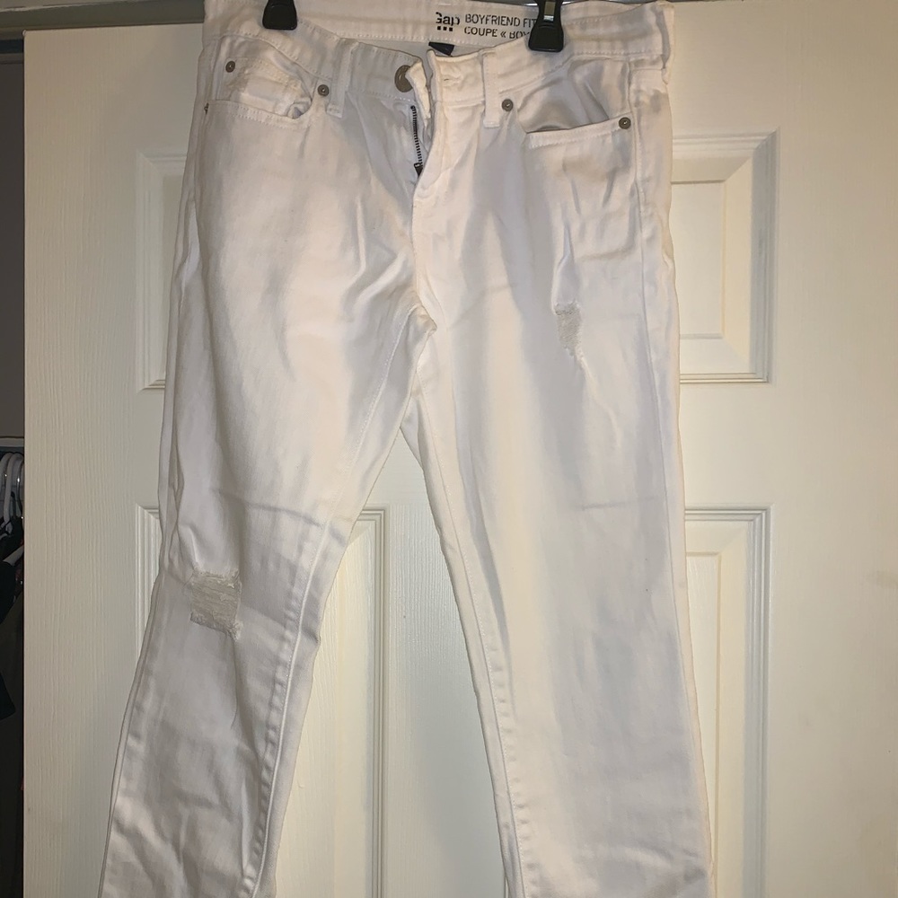 White boyfriend jeans